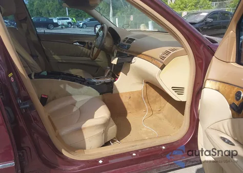 2007 Mercedes-Benz E 550 z USA, uszkodzony, nr VIN WDBUF72X77B018303